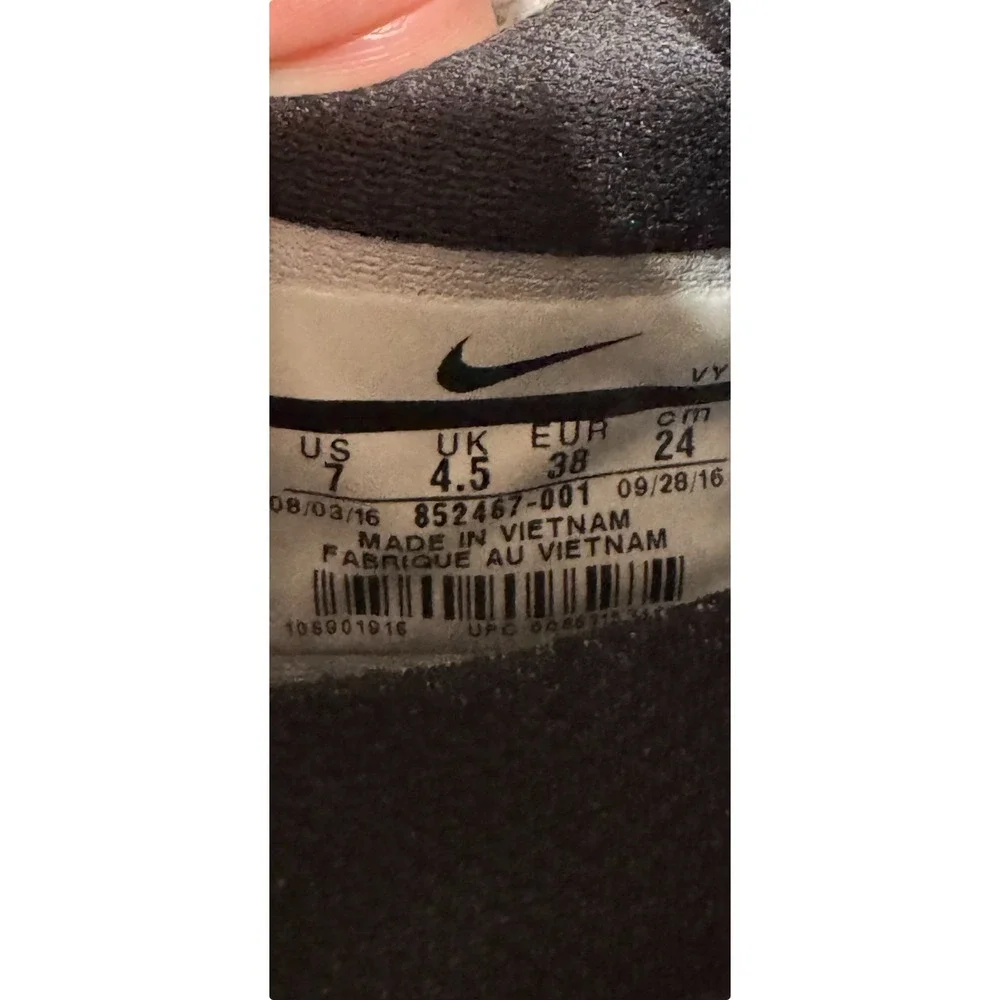 Nike Flex Supreme TR 5 Women's Size 7 Training Shoes Black White Flywire 852467-